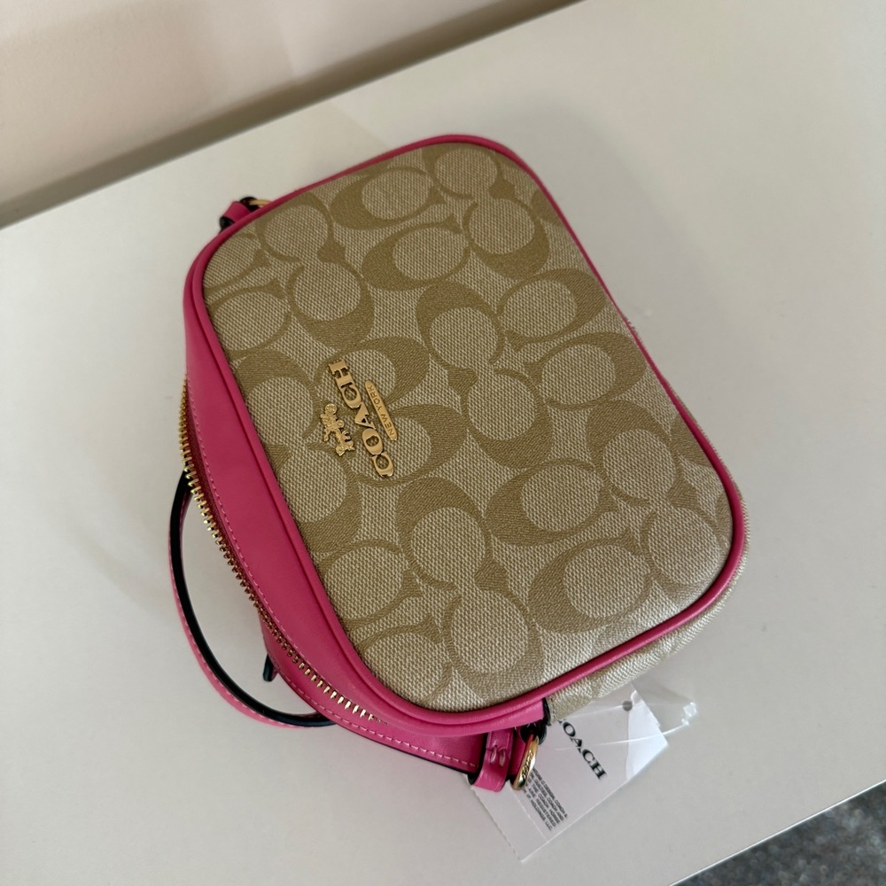 Coach C9926 camera bag - Picture 5 of 10
